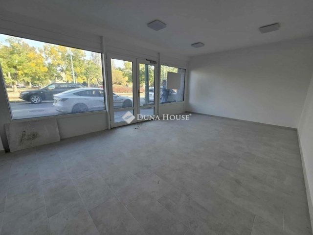 Eladó üzlethelyiség, Szegeden 45.9 M Ft, 1 szobás