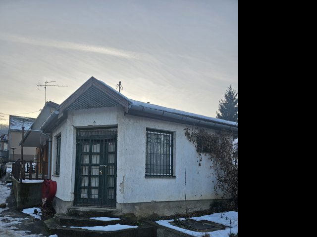 Eladó családi ház, Komlón 13.5 M Ft, 2+1 szobás