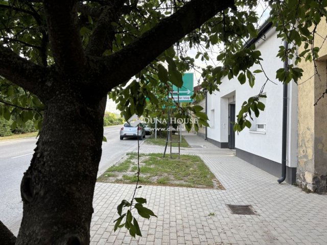 Kiadó téglalakás, albérlet, Esztergomban 160 E Ft / hó
