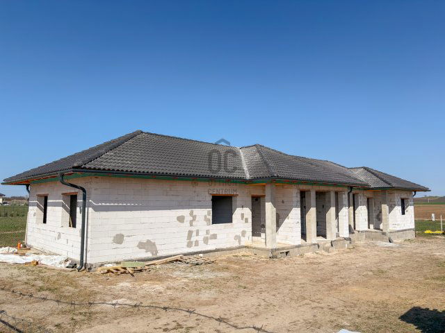 Eladó ikerház, Balatonszabadiban 94.9 M Ft, 4 szobás