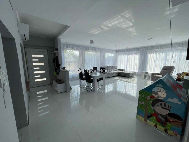 Eladó családi ház, Izsákon 39.9 M Ft, 4 szobás