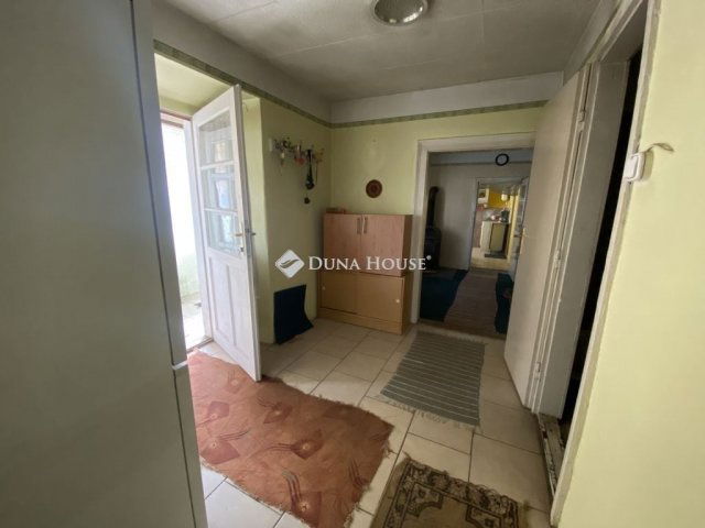 Eladó családi ház, Zsámbokon 35 M Ft, 2 szobás