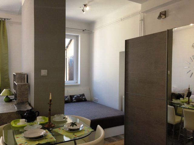 Kiadó téglalakás, albérlet, Pécsett 180 E Ft / hó, 1 szobás
