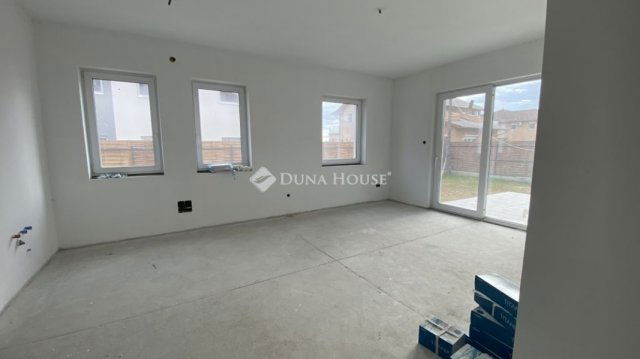Eladó téglalakás, Dunaharasztin 95.933 M Ft, 3 szobás