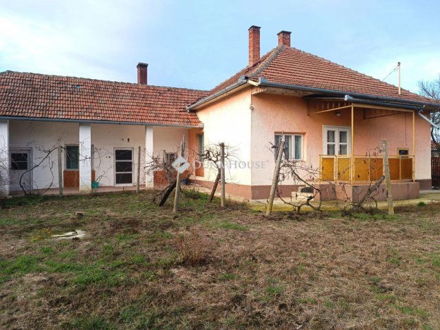 Eladó családi ház, Békésen, Gőzmalom soron 19.5 M Ft, 3 szobás