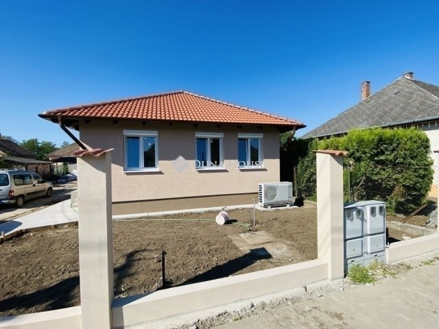 Eladó ikerház, Monoron 83.9 M Ft, 4 szobás / költözzbe.hu