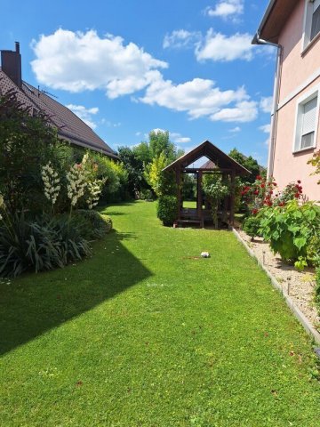 Eladó családi ház, Szigetszentmiklóson 149.9 M Ft, 6+1 szobás