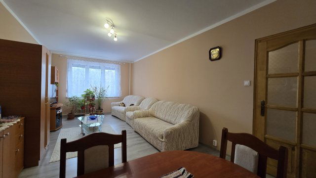 Eladó panellakás, Dunaújvárosban, Derkovits utcában 35 M Ft