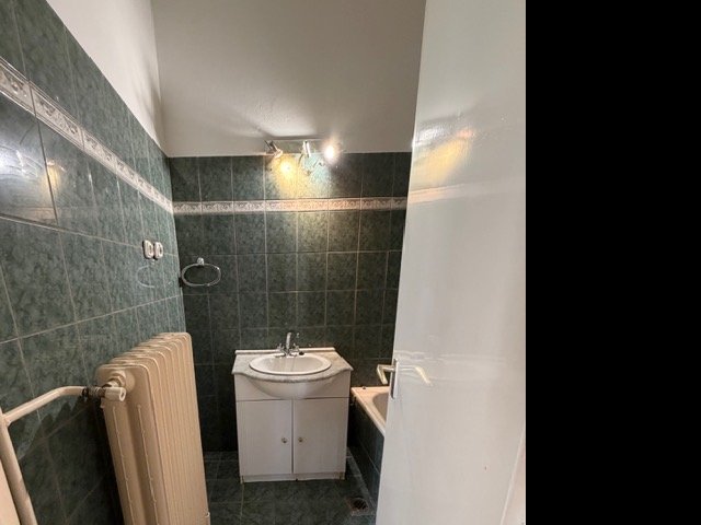 Eladó téglalakás, Budapesten, III. kerületben, Lajos utcában