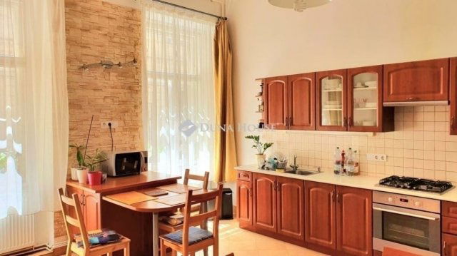 Eladó téglalakás, Budapesten, VI. kerületben 115 M Ft, 3 szobás