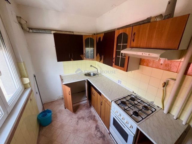 Eladó panellakás, Székesfehérvárott 59.9 M Ft, 3 szobás