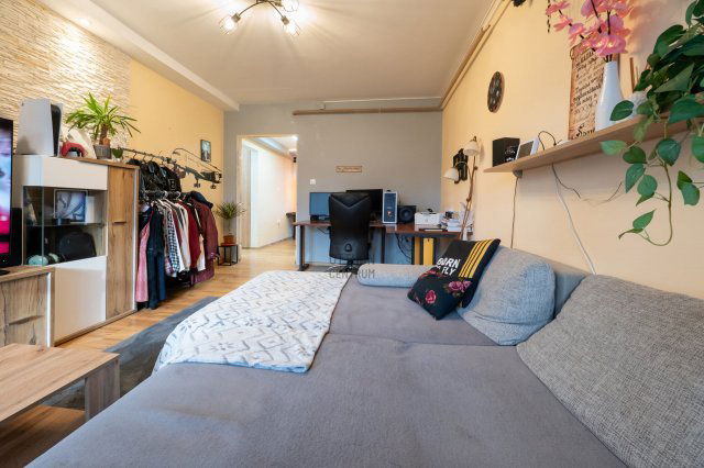 Eladó panellakás, Pécsett, Enyezd úton 53 M Ft, 3 szobás