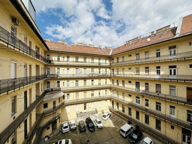 Eladó téglalakás, Budapesten, VIII. kerületben 109 M Ft