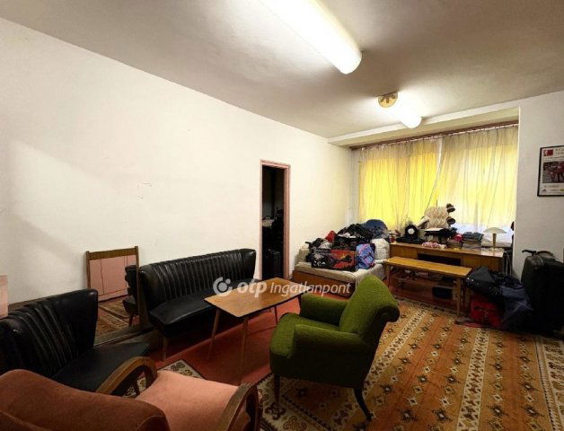 Eladó téglalakás, Szegeden 84 M Ft, 4 szobás