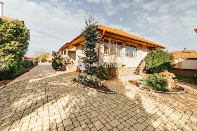 Eladó családi ház, Kiskőrösön 144 M Ft, 6 szobás
