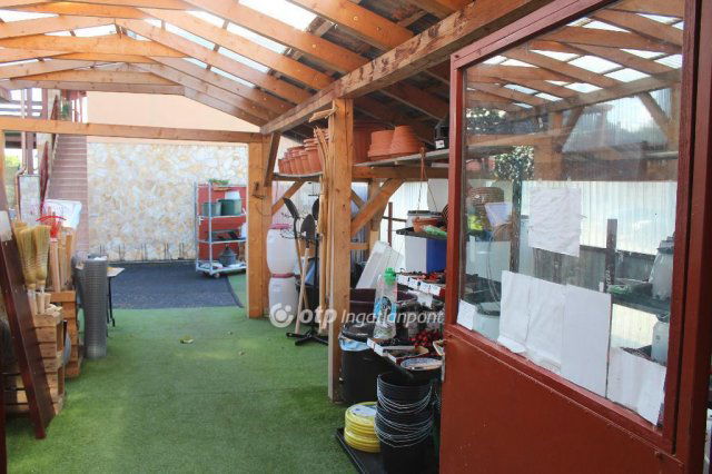 Eladó téglalakás, Pápán 269 M Ft, 4 szobás