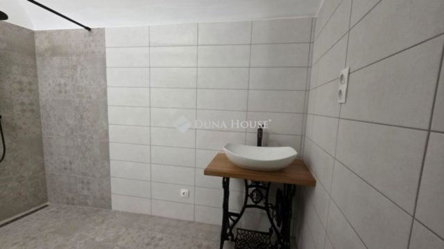 Eladó téglalakás, Kőszegen 51.9 M Ft, 3 szobás