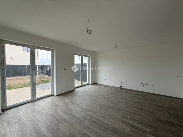 Eladó ikerház, Budapesten, XVIII. kerületben 140 M Ft, 5 szobás