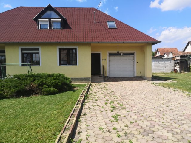 Eladó családi ház, Veszprémben 75 M Ft, 5 szobás