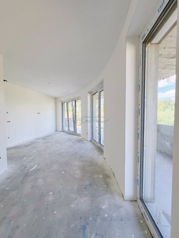 Eladó téglalakás, Szegeden 86.8 M Ft, 3 szobás