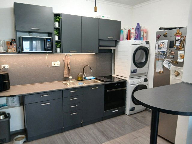 Eladó panellakás, Győrött 53.99 M Ft, 2+1 szobás