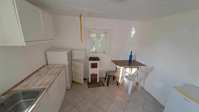 Eladó családi ház, Holládon 25.5 M Ft, 3 szobás
