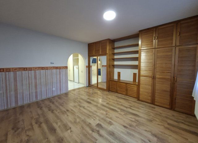 Eladó panellakás, Debrecenben, Vezér utcában 53.8 M Ft, 1 szobás