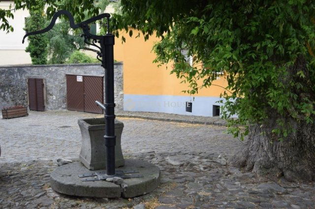 Eladó családi ház, Szentendrén 589 M Ft, 8 szobás