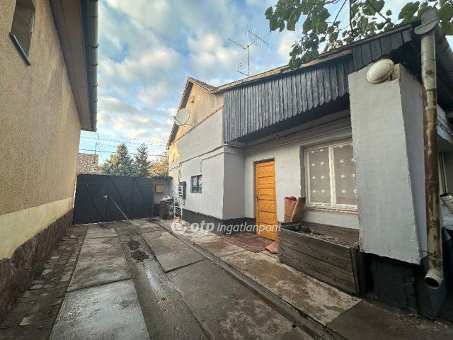 Eladó családi ház, Szentesen 42.99 M Ft, 3 szobás