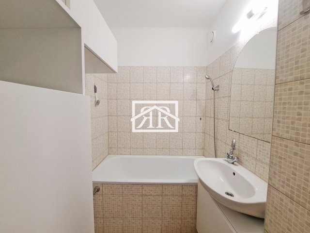 Kiadó panellakás, albérlet, Szegeden 180 E Ft / hó, 3 szobás