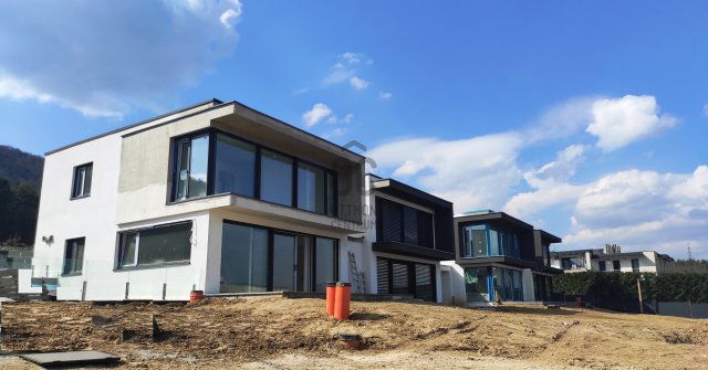 Eladó ikerház, Budapesten, III. kerületben 345 M Ft, 5 szobás