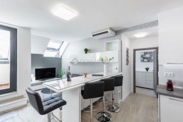 Eladó téglalakás, Budapesten, VI. kerületben 121.9 M Ft