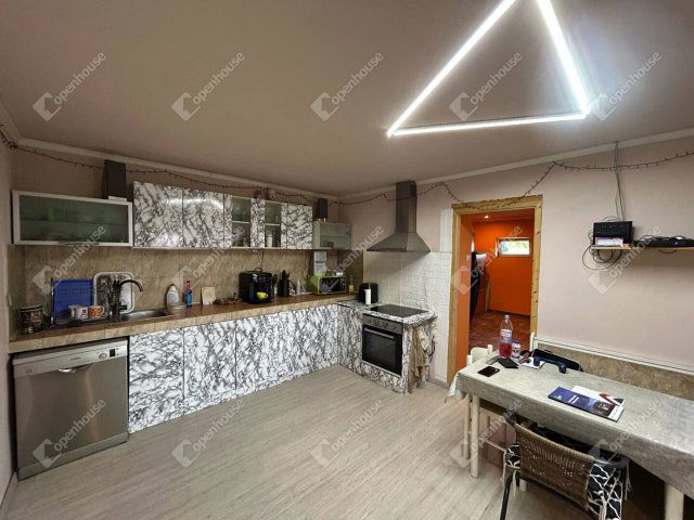 Eladó családi ház, Monoron 37.9 M Ft, 2 szobás