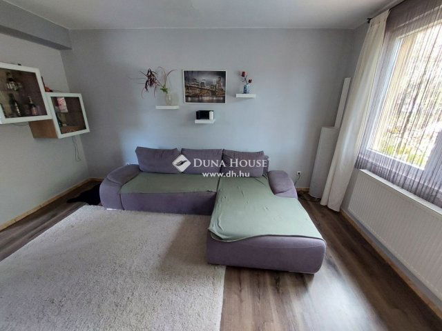 Eladó családi ház, Szigethalmon 130 M Ft, 5+5 szobás