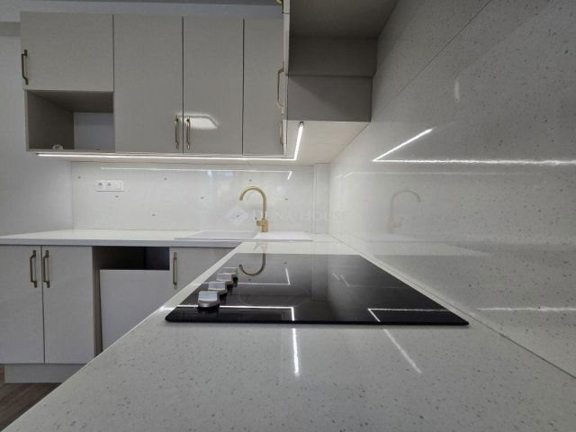 Eladó panellakás, Pécsett 49.9 M Ft, 3 szobás