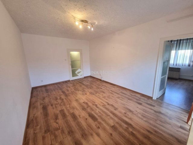 Eladó téglalakás, Veszprémben 54.9 M Ft, 2 szobás