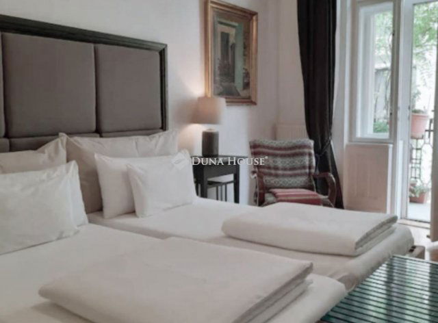 Eladó téglalakás, Budapesten, VI. kerületben 138.9 M Ft