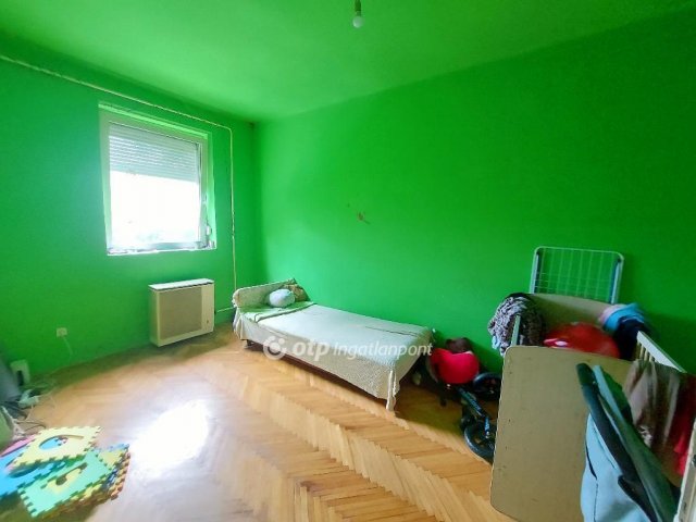 Eladó téglalakás, Miskolcon 10.5 M Ft, 2 szobás