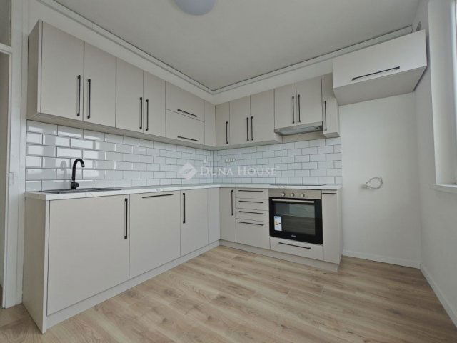 Eladó panellakás, Debrecenben 63.49 M Ft, 3 szobás