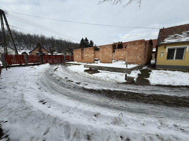 Eladó családi ház, Válon 35 M Ft, 4+1 szobás