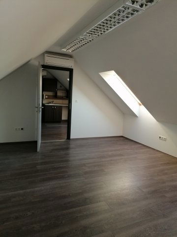 Kiadó iroda, Győrött, Szent Imre úton 115 E Ft / hó
