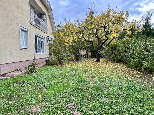 Kiadó családi ház, albérlet, Székesfehérvárott, Privigyei utcában