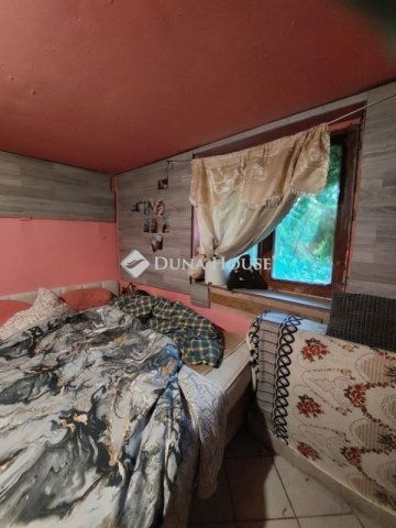 Eladó családi ház, Bugyin 23.99 M Ft, 2 szobás