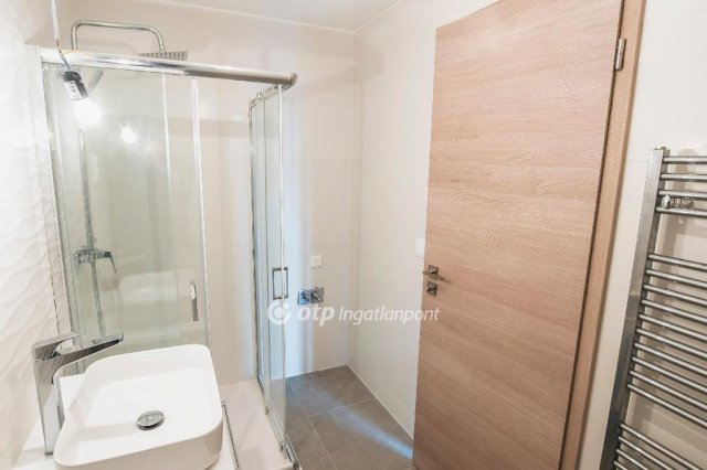 Eladó téglalakás, Gárdonyban 68.99 M Ft, 2 szobás