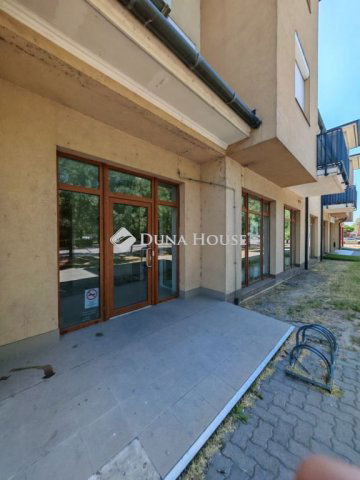 Kiadó üzlethelyiség, Szolnokon, Széchenyi István körúton