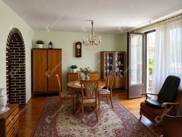 Eladó családi ház, Győrött 72.8 M Ft, 5 szobás
