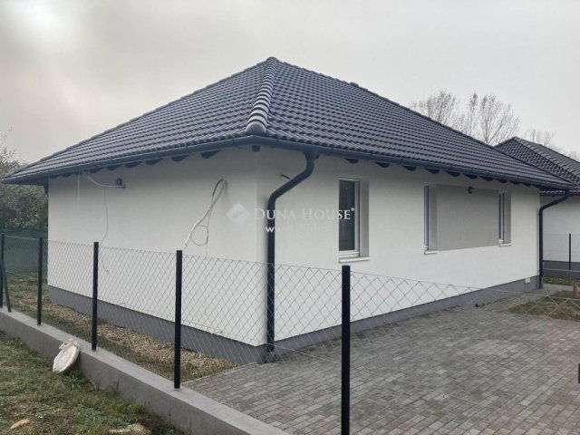 Eladó családi ház, Üllőn 76 M Ft, 4 szobás
