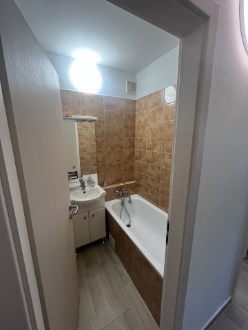 Kiadó panellakás, albérlet, Pécsett 230 E Ft / hó, 3 szobás