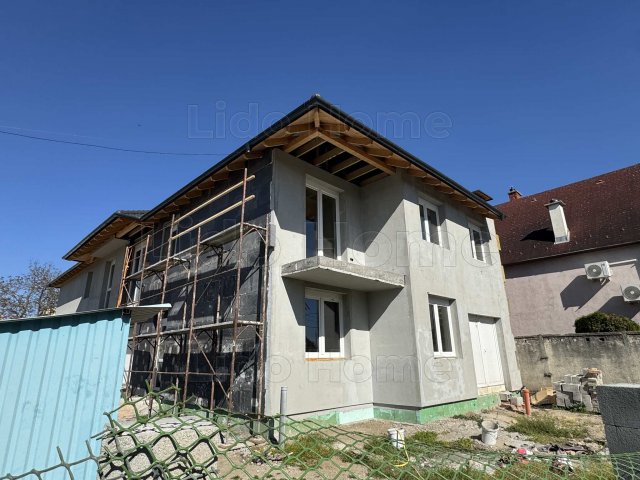 Eladó téglalakás, Győrött 81 M Ft, 4 szobás