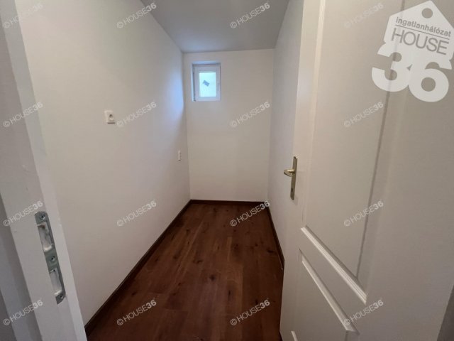Eladó téglalakás, Izsákon 17.9 M Ft, 3 szobás